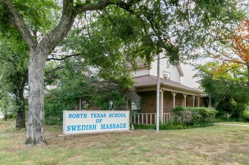 2335 W Green Oaks Blvd, Arlington, TX, 76016-1222 | Card Image