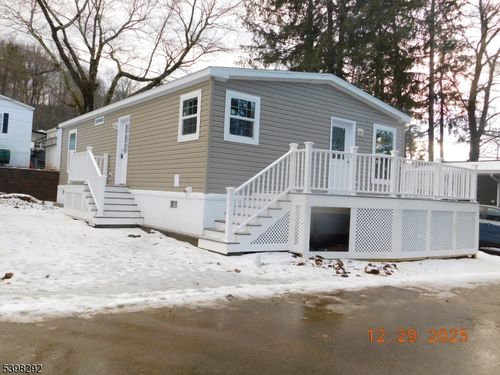 9 Front St, Oxford, NJ, 07863-3604 | Card Image