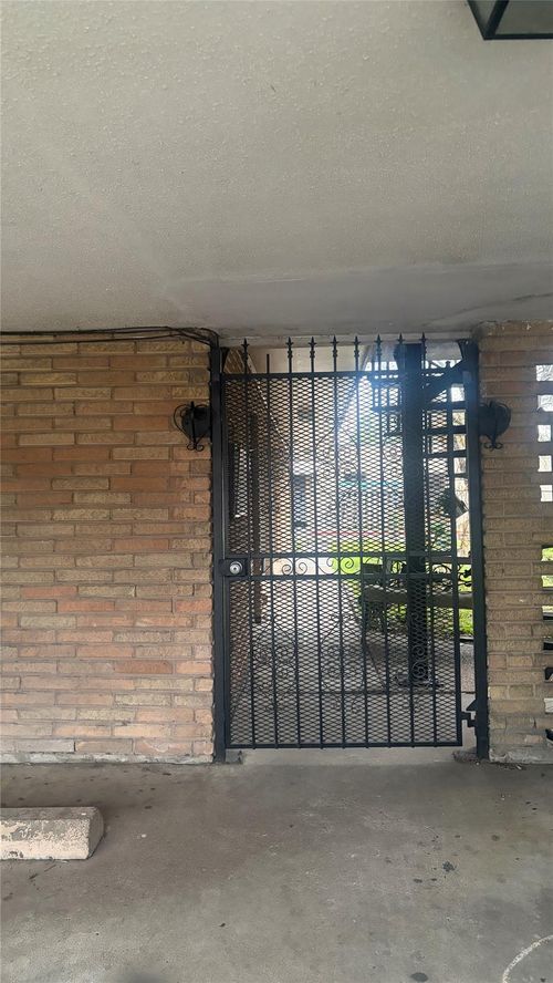 apt-2-4624 Bell St, Houston, TX, 77023-1264 | Card Image