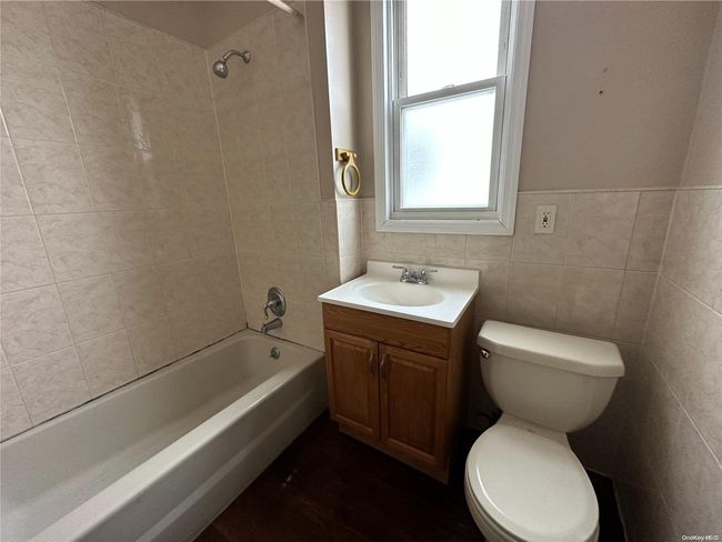 2ND FLOOR FULL BATH | Image 17