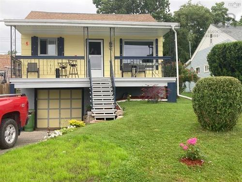 92 Chestnut St, Pictou, NS, B0K1H0 | Card Image