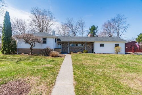 12 Crest Rd, Danbury, CT, 06811-4536 | Card Image