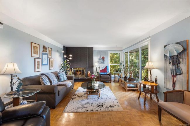 6374 Oldfield Rd, House other with 5 bedrooms, 2 bathrooms and 4 parking in Central Saanich BC | Image 4