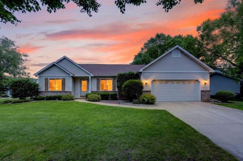 5237 Summer Ridge Dr, MADISON, WI, 53704-8520 | Card Image