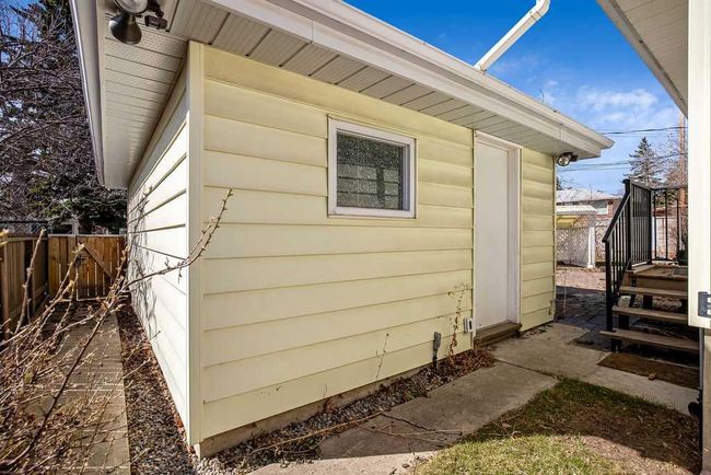 4115 Grosvenor Place Sw, Home with 3 bedrooms, 1 bathrooms and 3 parking in Calgary AB | Image 23