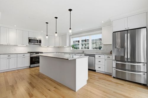 39-39 French St, Watertown, MA, 02472-2346 | Card Image
