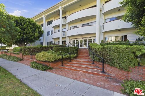 215-521 Montana Ave, Santa Monica, CA, 90403-1317 | Card Image