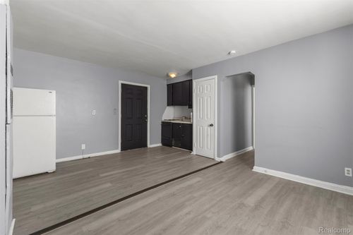 apt-203-2070 Fort St, Lincoln Park, MI, 48146-2470 | Card Image