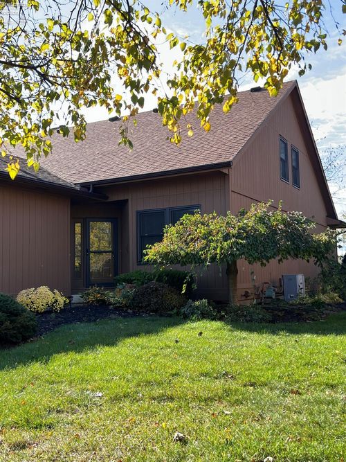 146 N Harbors End Dr, Port Clinton, OH, 43452-2789 | Card Image