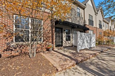 215 Madison Street, Condo with 2 bedrooms, 2 bathrooms and null parking in Brighton MI | Image 1