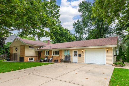 220 E Hillside Rd, Naperville, IL, 60540-6606 | Card Image