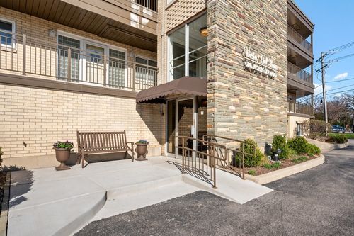 1c-1 N Dee Rd, Park Ridge, IL, 60068-2885 | Card Image