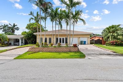 750 Nw 37th St, House other with 4 bedrooms, 5 bathrooms and null parking in Oakland Park FL | Image 1