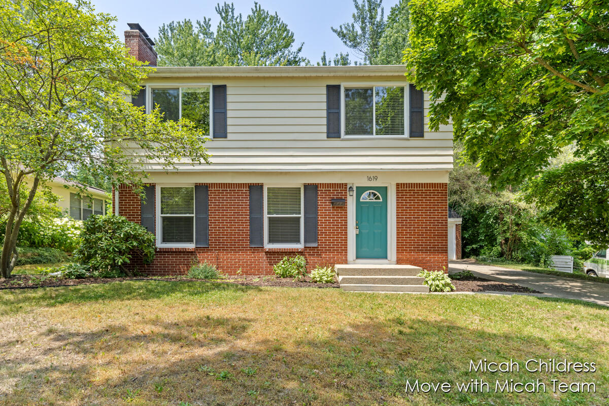 Hutchinson Ave, Grand Rapids, MI 49506