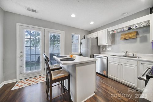 10919 Holly Ridge Blvd, Charlotte, NC, 28216-0724 | Card Image