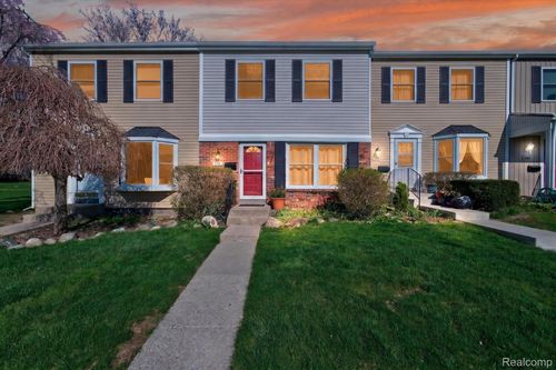 1121 Marquette Ct, Rochester Hills, MI, 48307-3032 | Card Image