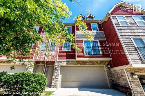 2828 W Hillshire Dr, Fayetteville, AR, 72704-5137 | Card Image