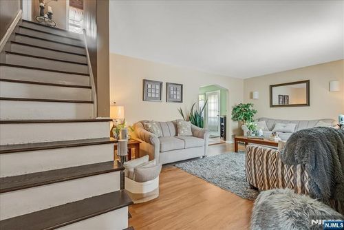 11 Beech St, Cedar Grove, NJ, 07009-1410 | Card Image