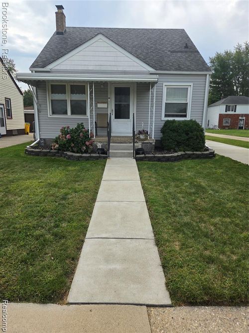 17980 Wexford St, Roseville, MI, 48066-4630 | Card Image