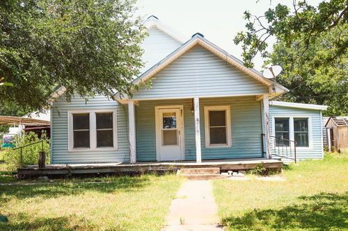 801 E Walcott Ave, Comanche, TX, 76442-2636 | Card Image