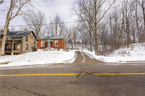 111 Broadway Street W, Paris, ON, N3L2Z4 | Card Image