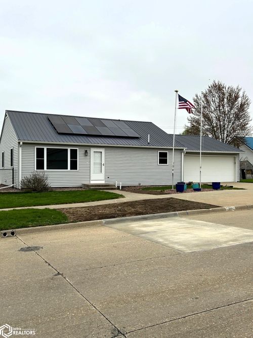 906 4th St, Victor, IA, 52347-7730 | Card Image