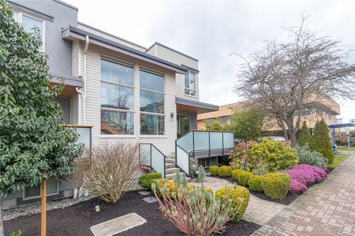 9710 Fifth St, Sidney, BC, V8L0B4 | Card Image