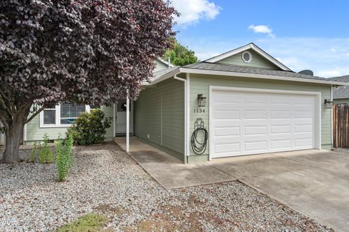 1134 Coachman Dr, Central Point, OR, 97502-4814 | Card Image