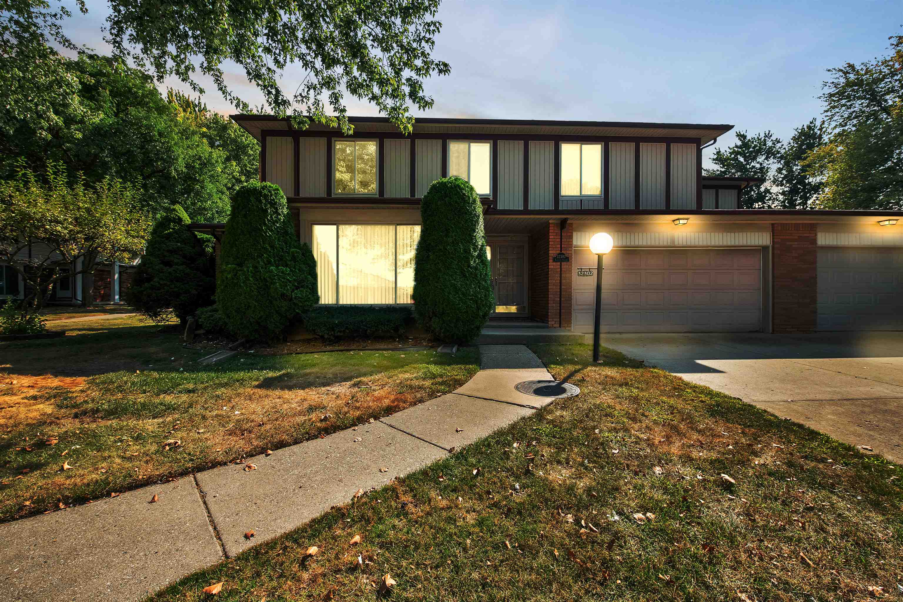 Barclay Sq, Warren, MI 48093