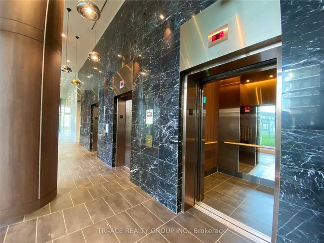 705 - 117 Mcmahon Dr, Condo with 1 bedrooms, 1 bathrooms and 1 parking in North York ON | Image 4