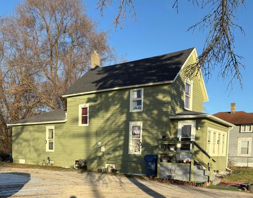 1069 E Main St, Benton Harbor, MI, 49022-3061 | Card Image