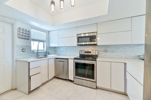 303-2841 Ne 33rd Ct, Fort Lauderdale, FL, 33306-3001 | Card Image