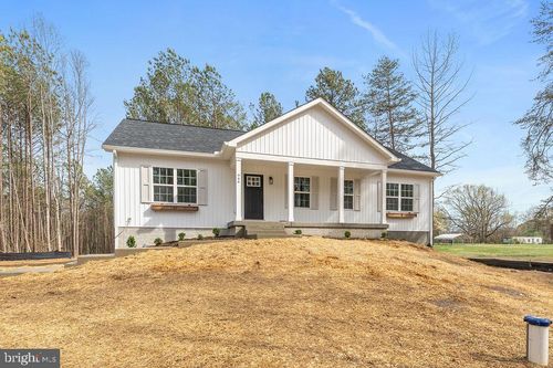 946 Pottiesville Rd, BUMPASS, VA, 23024-4318 | Card Image