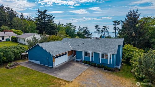 1433 Martha Way, Oak Harbor, WA, 98277-8566 | Card Image