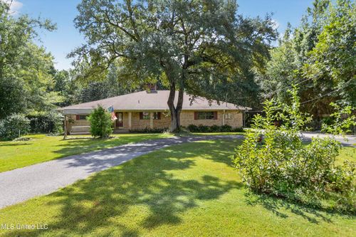 2325 N Country Club Ln, Biloxi, MS, 39532-3205 | Card Image