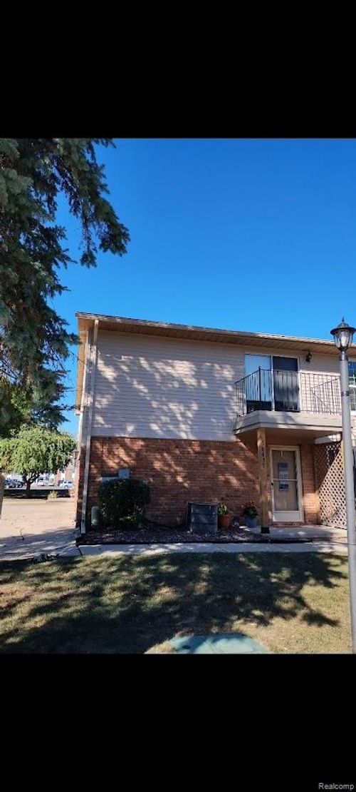68457 Rosewood Ln, Richmond, MI, 48062-1463 | Card Image