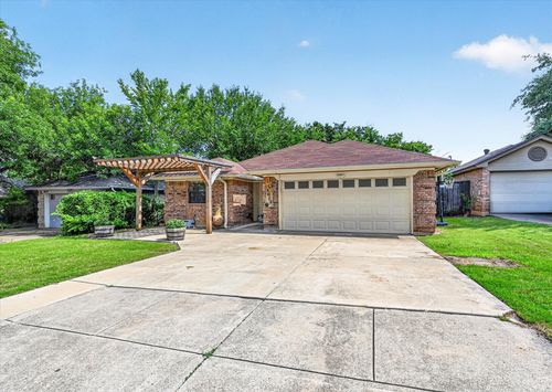 5608 Autumn Wheat Trl, Arlington, TX, 76017-4217 | Card Image