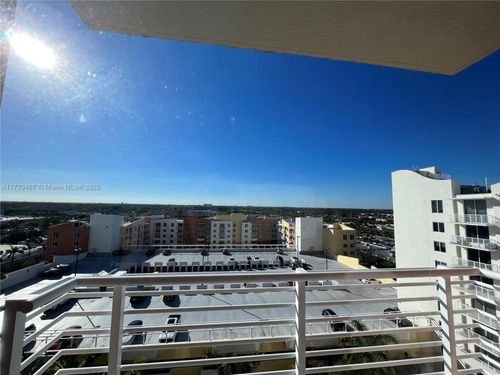 ph25-18800 Ne 29th Ave, Aventura, FL, 33180-2822 | Card Image
