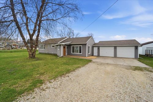 707 N Cherry St, Shell Rock, IA, 50670-9718 | Card Image