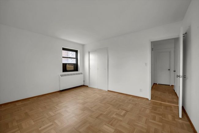 Empty room with radiator and cooling unit | Image 8