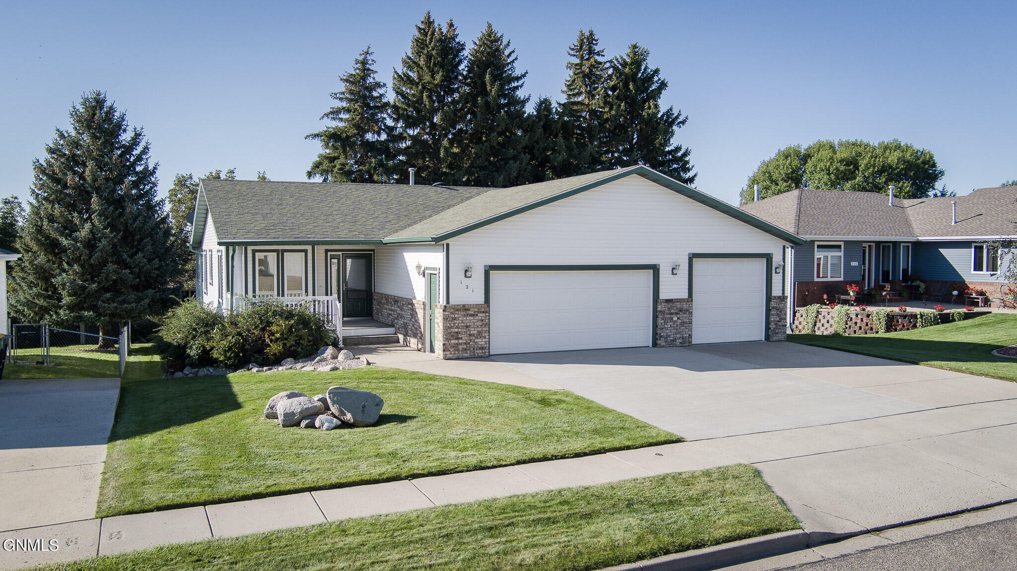 Edmonton Dr, Bismarck, ND 58503