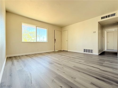 6108 Kimberly Cir, Las Vegas, NV, 89107-3724 | Card Image