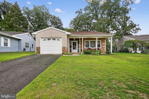 10 Farrington Ct, Southampton, NJ, 08088-1204 | Card Image