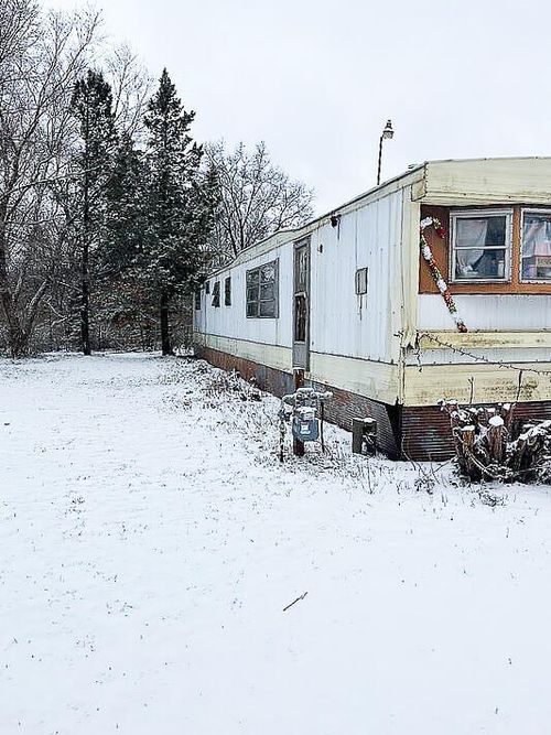 1055 W Main St, Mecosta, MI, 49332-9525 | Card Image