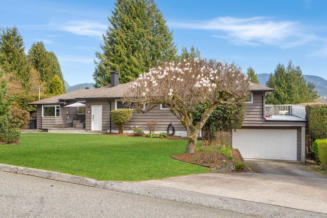 3051 Daybreak Avenue, House other with 4 bedrooms, 2 bathrooms and 10 parking in Coquitlam BC | Image 2
