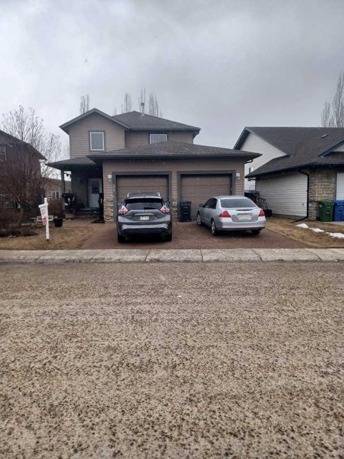 31 Oaklands Cres, Red Deer, AB, T4P0C4 | Card Image