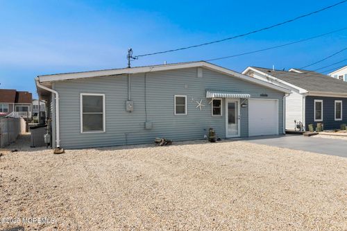 40 Beverly Ln, Manahawkin, NJ, 08050-3701 | Card Image