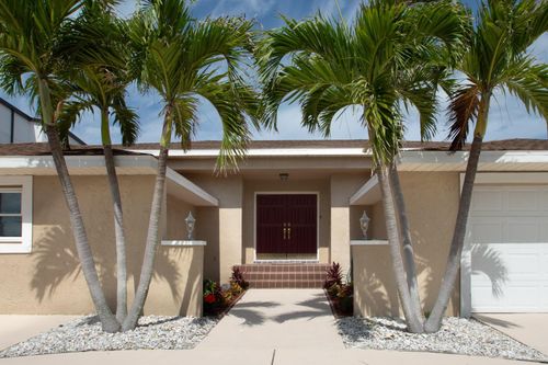 2504 Hibiscus Dr W, BELLEAIR BEACH, FL, 33786-3524 | Card Image