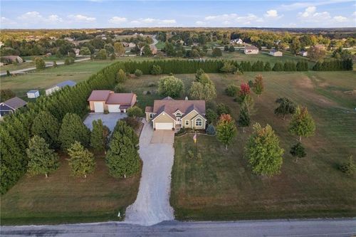 27423 New Lancaster Rd, Louisburg, KS, 66053-8244 | Card Image