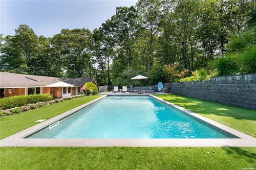 102 Fanning Ave, Hampton Bays, NY, 11946-1727 | Card Image
